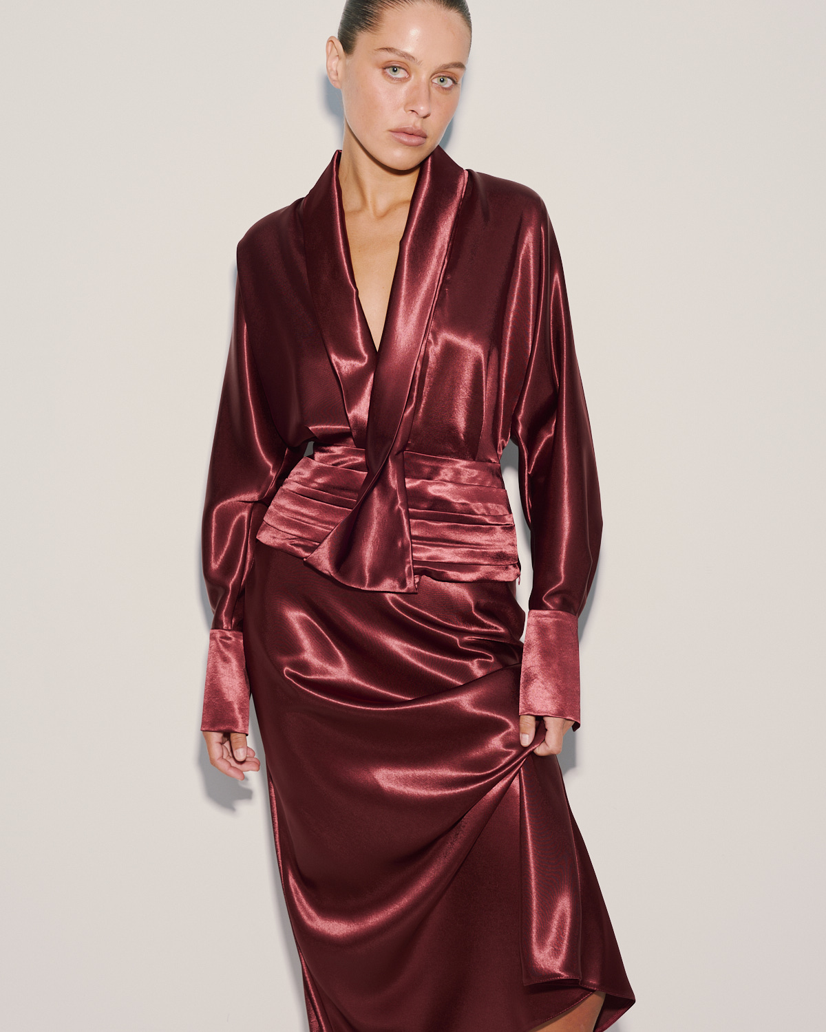 Архітектурна сатинова блуза Composure burgundy
